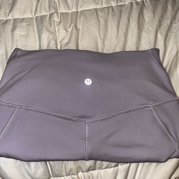 Lululemon Size 8 Yoga Pants: Stay Comfy and Stylish in Vibrant Violet - Picture 6 of 12